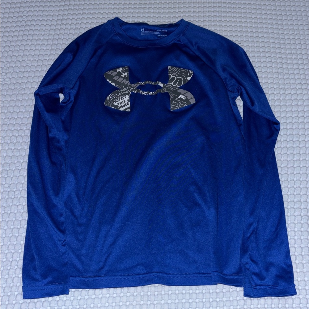 Under Armour, bundle of 5 shirts - 3 sweatshirts, 2 long sleeves -size medium - Picture 7 of 10